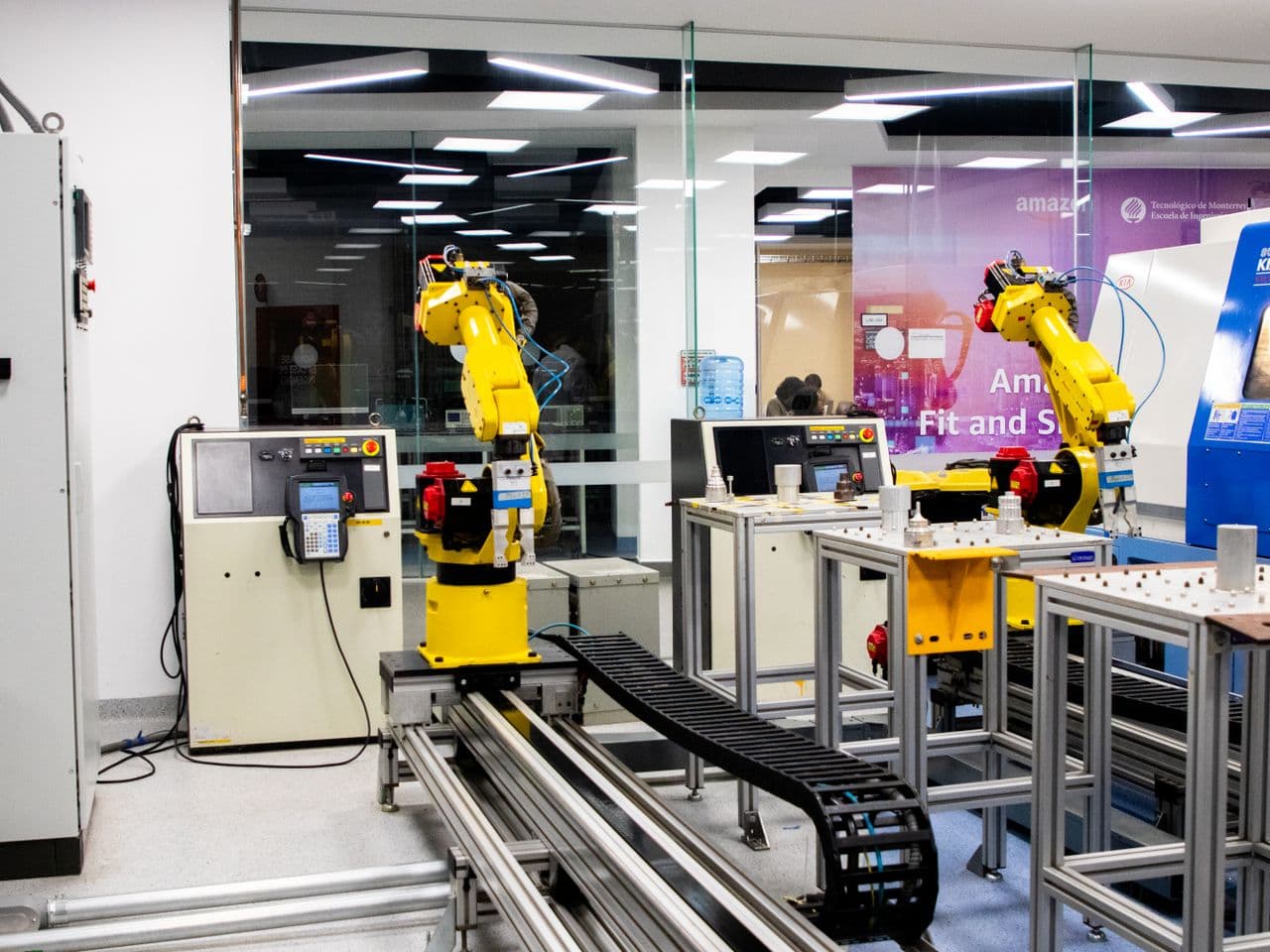Robotic arms on a linear rail in an automation cell.